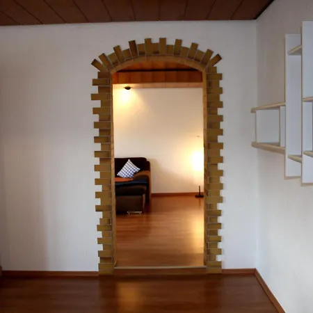 Сasa de vacaciones Cozy Farmhouse In With Meadows Near